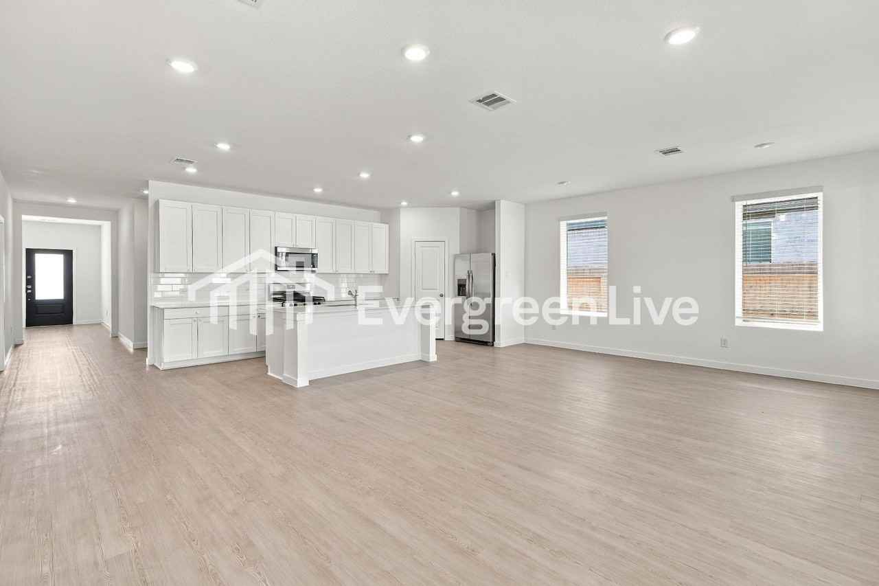 1939 Starlight St - Photo 6 of 15