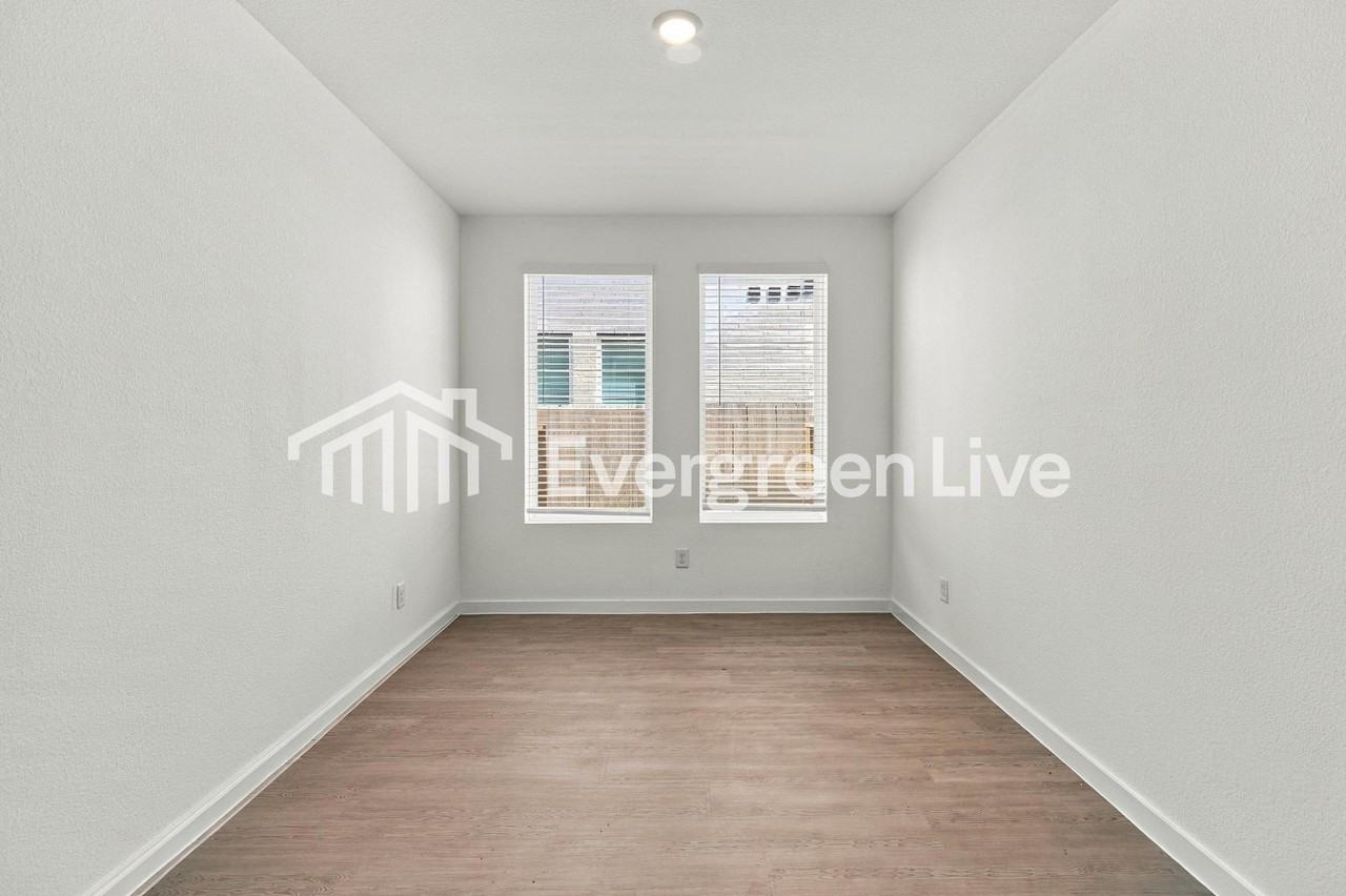 1939 Starlight St - Photo 7 of 15