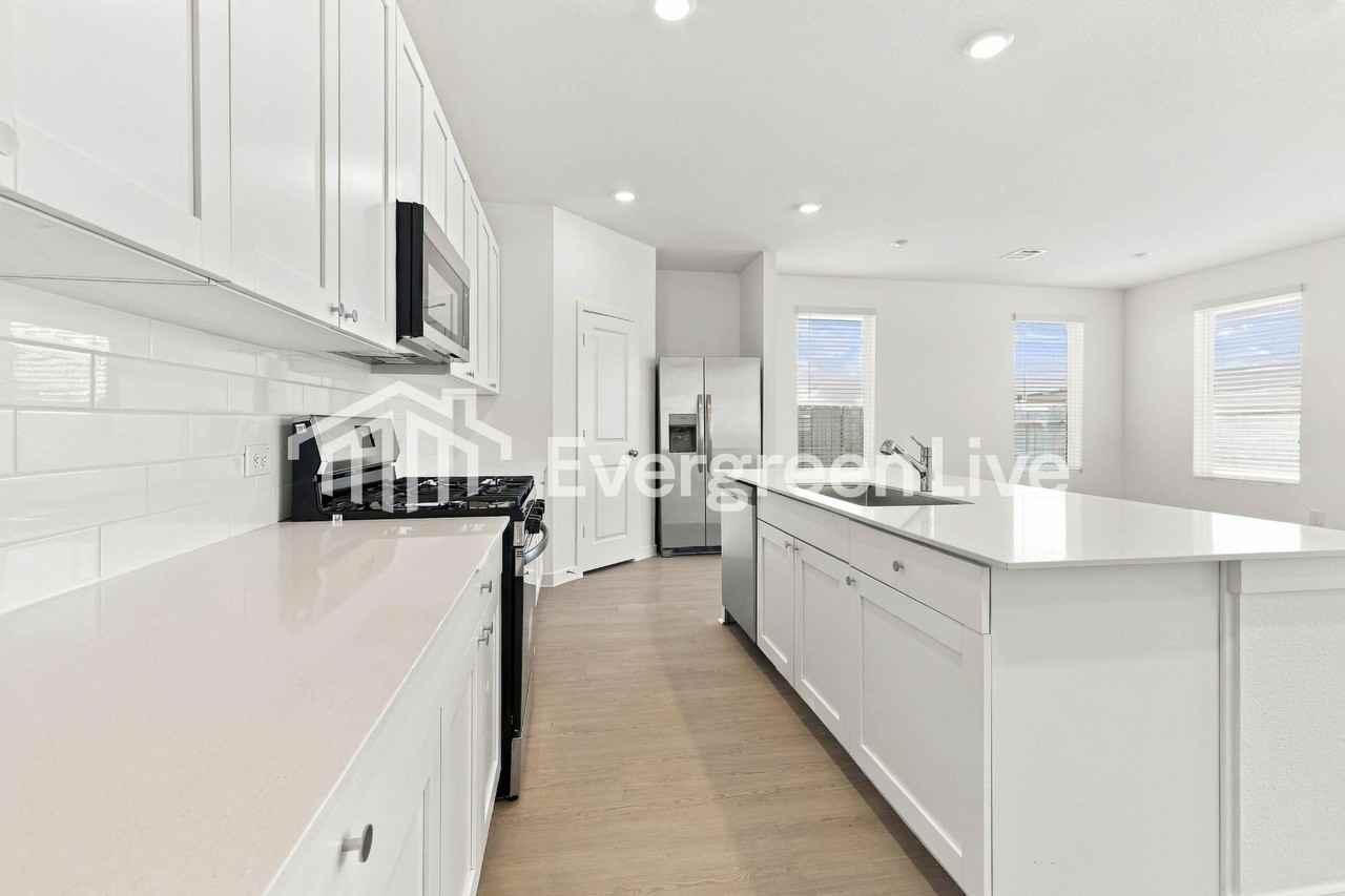 1931 Starlight St - Photo 3 of 15