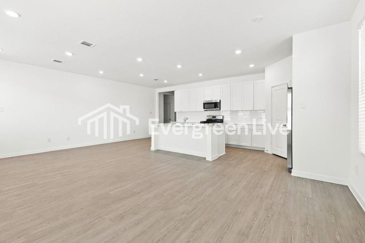 1931 Starlight St - Photo 4 of 15