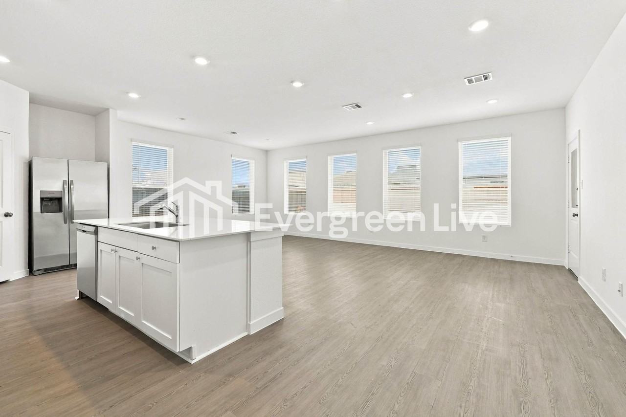 1931 Starlight St - Photo 6 of 15