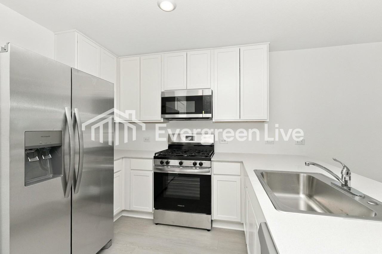 1614 Windrose Bnd - Photo 3 of 15
