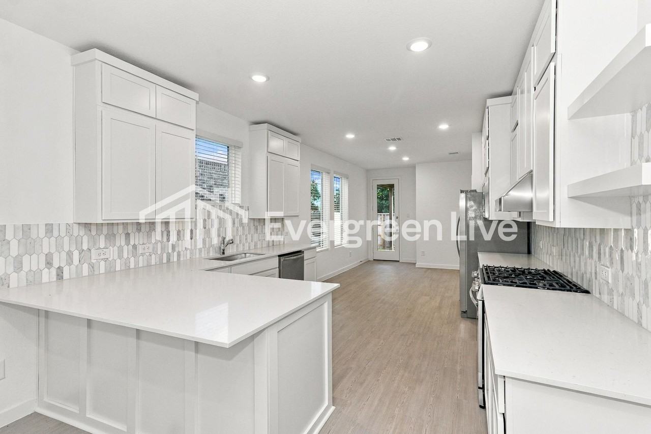 1510 Gentle Wind Ct - Photo 4 of 15