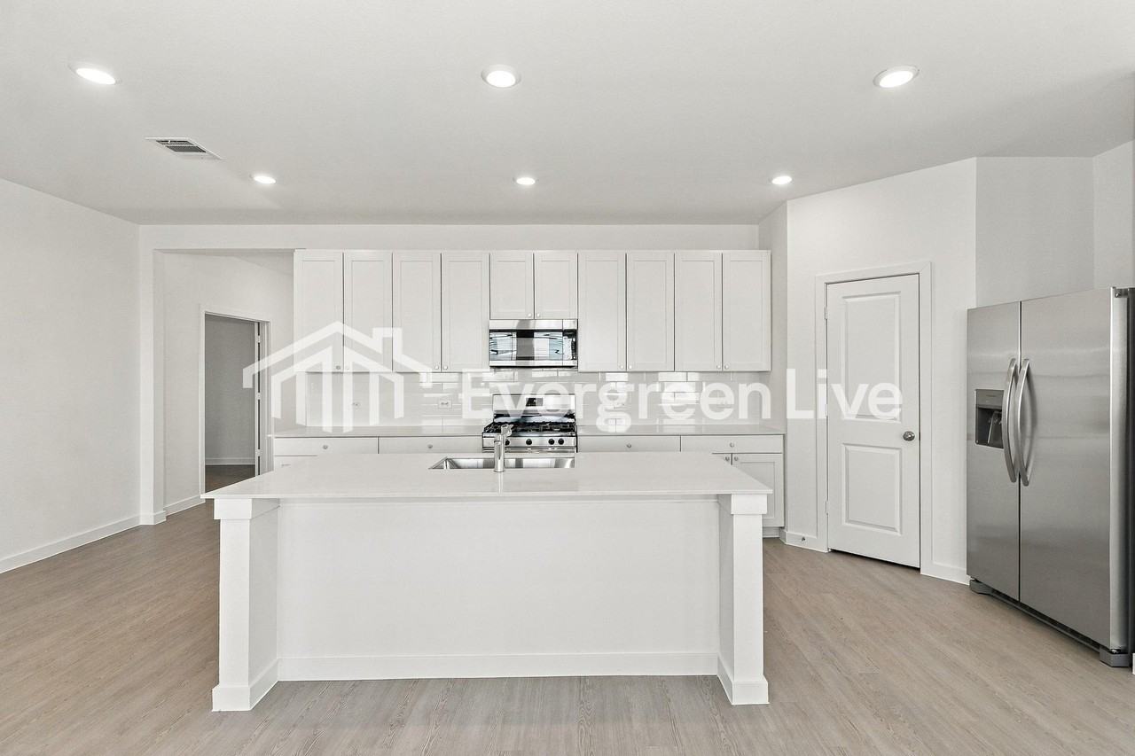 8011 Jasper Meadows Way - Photo 3 of 15