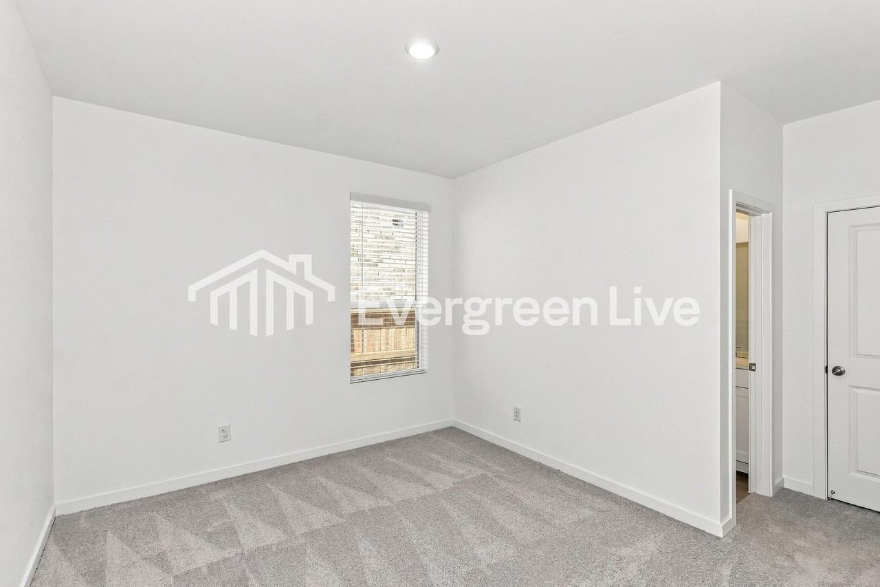 8011 Jasper Meadows Way - Photo 5 of 15