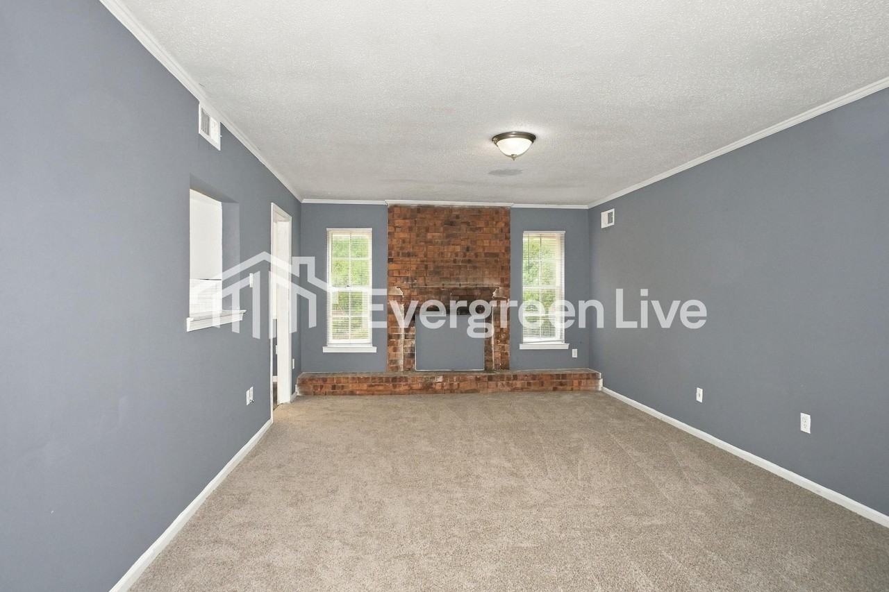 4996 Applewood Dr - Photo 3 of 15