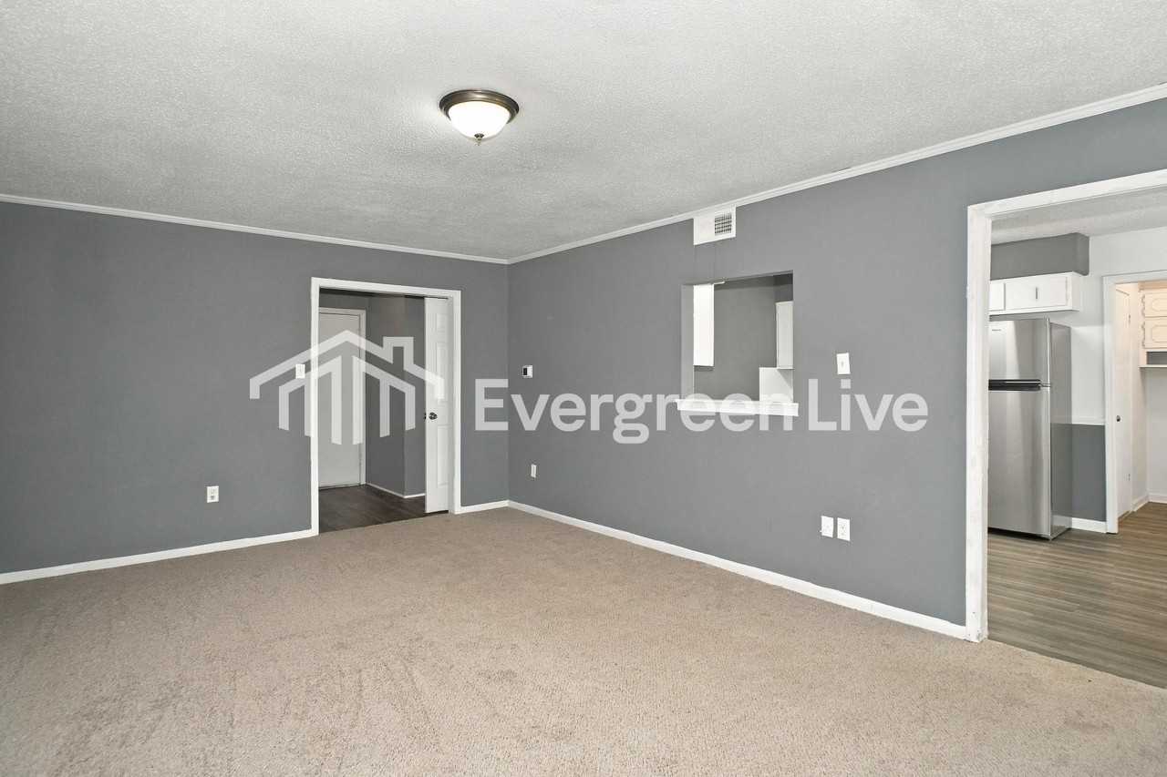 4996 Applewood Dr - Photo 4 of 15