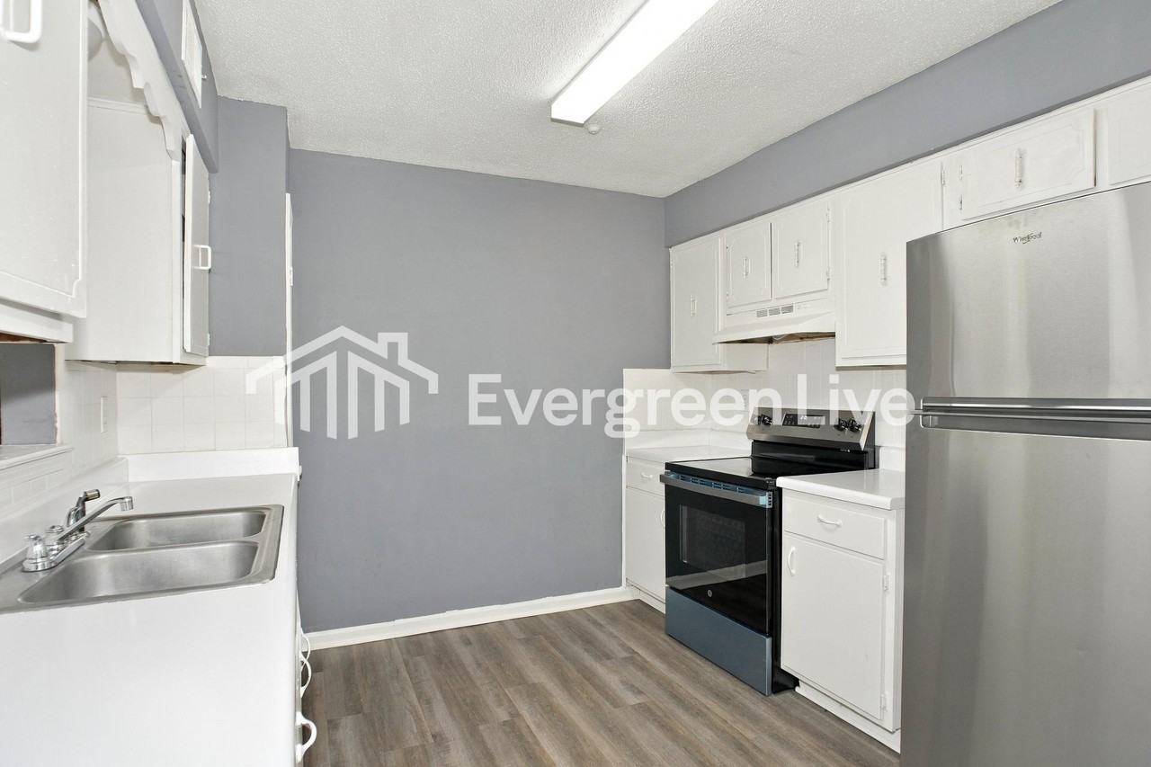 4996 Applewood Dr - Photo 6 of 15