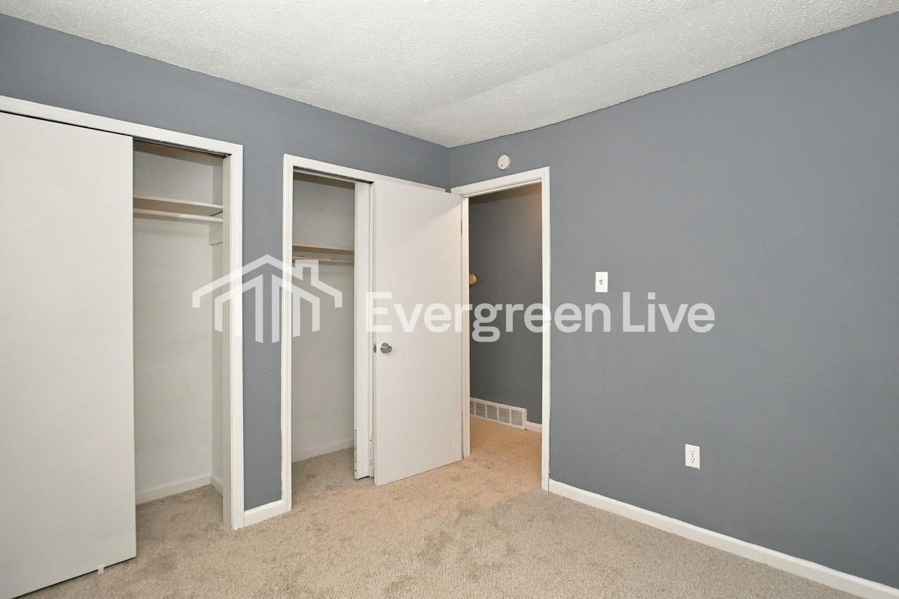 4996 Applewood Dr - Photo 7 of 15