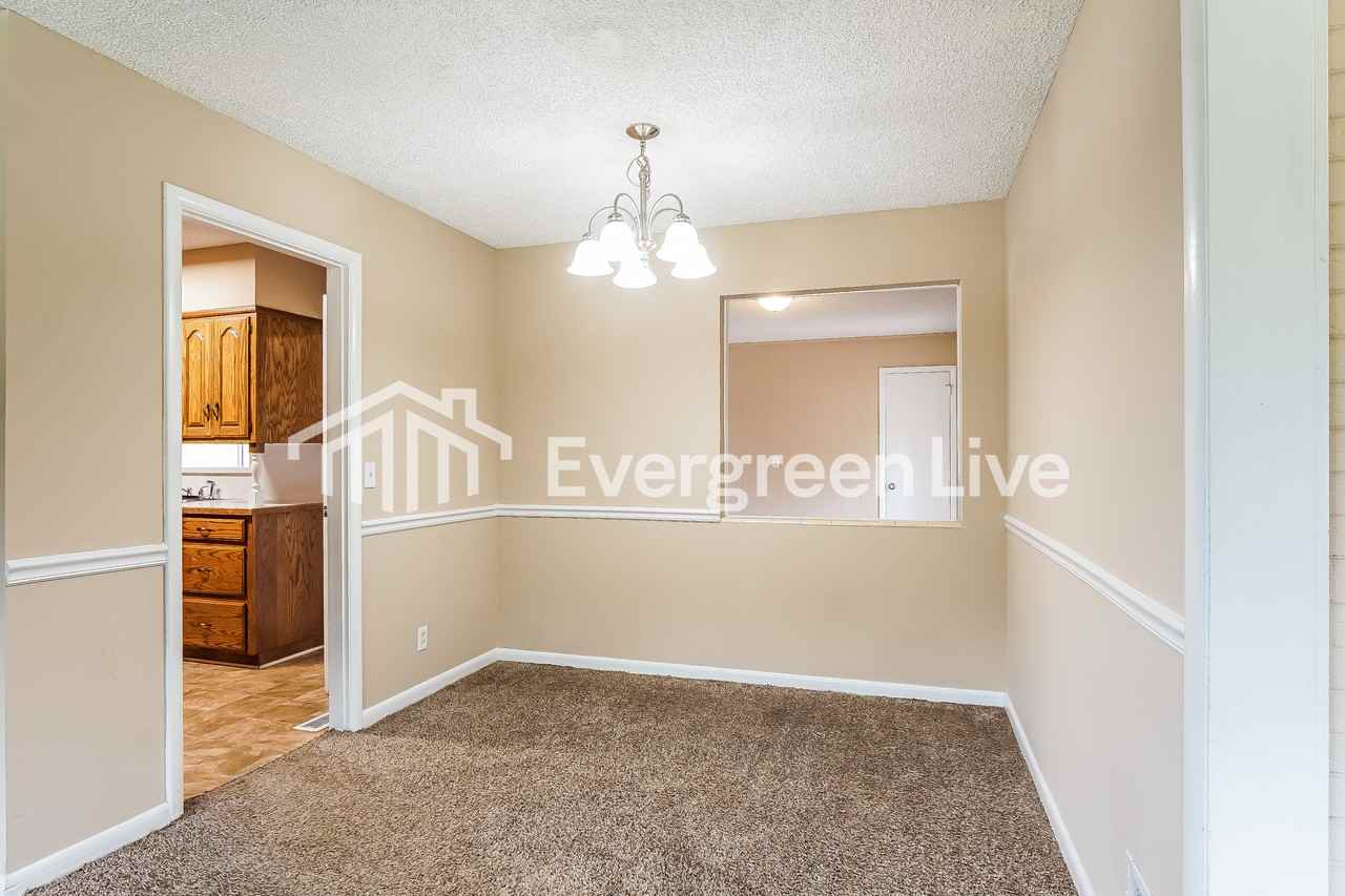 109 Pinecrest Rd - Photo 4 of 15