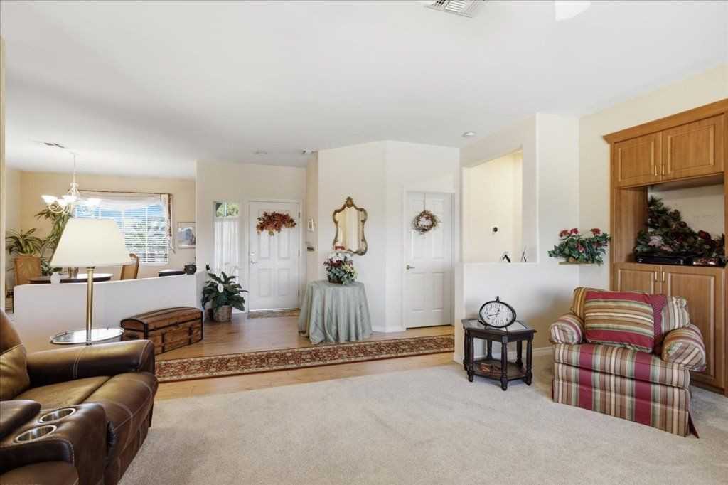 1669 Warrington Dr - Photo 6 of 27