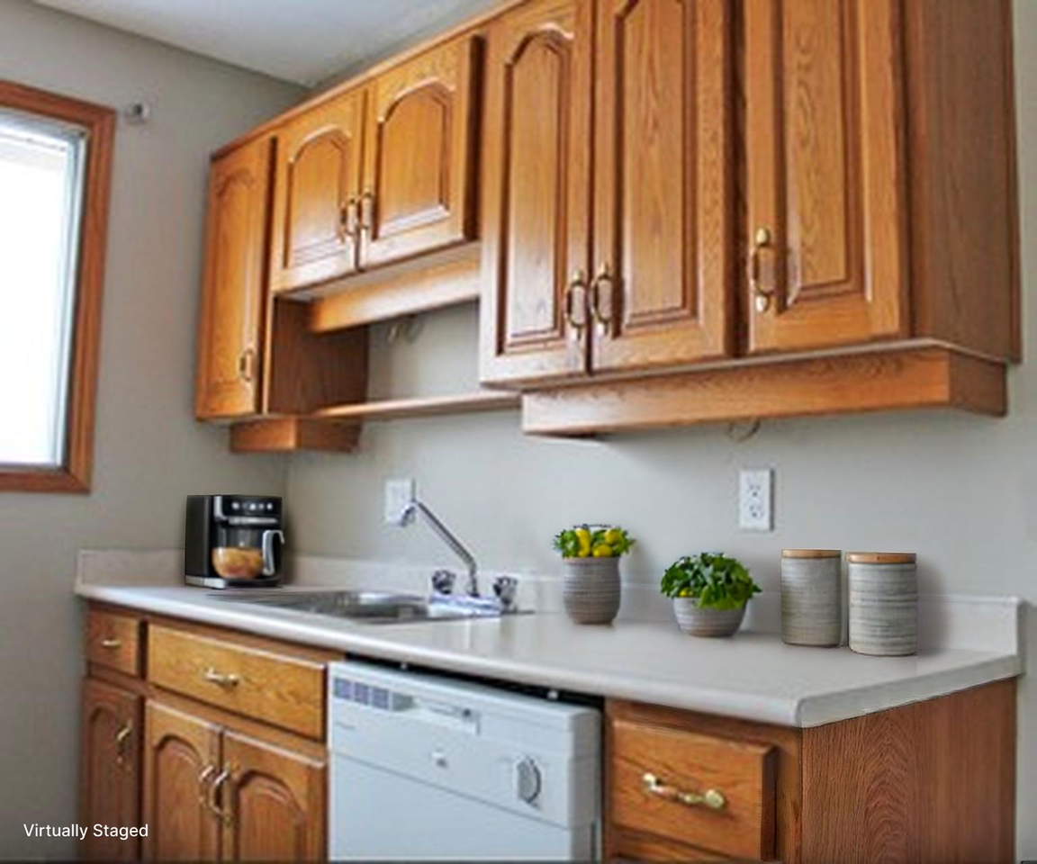 Berkley Manor Apartments - Photo 4 of 17