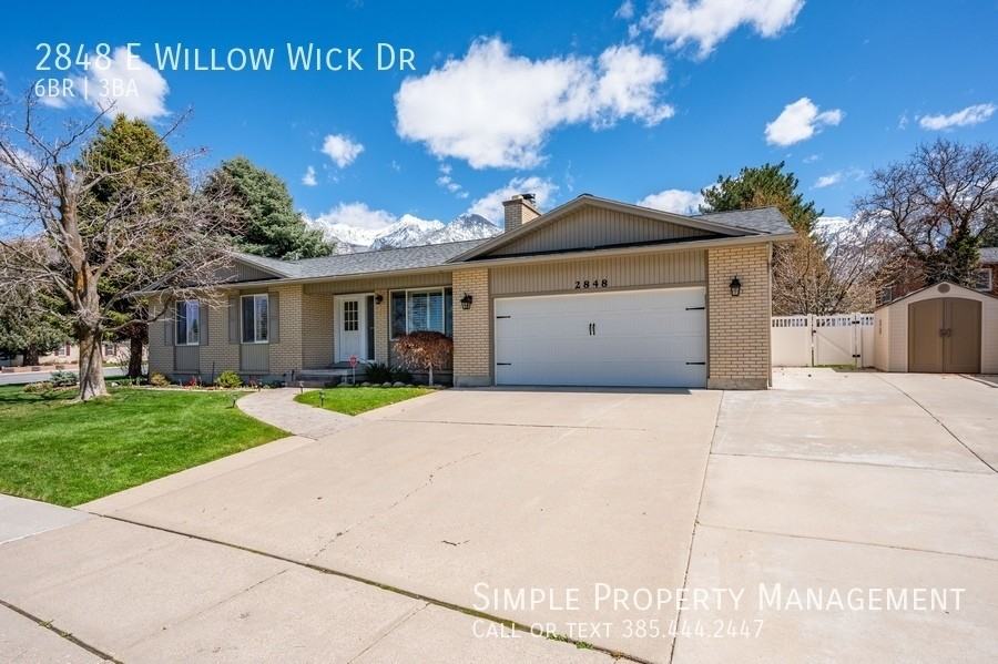 2848 E Willow Wick Dr - Photo 2 of 27