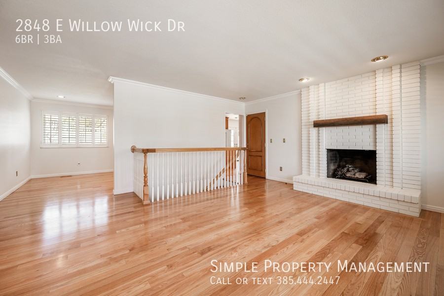 2848 E Willow Wick Dr - Photo 4 of 27