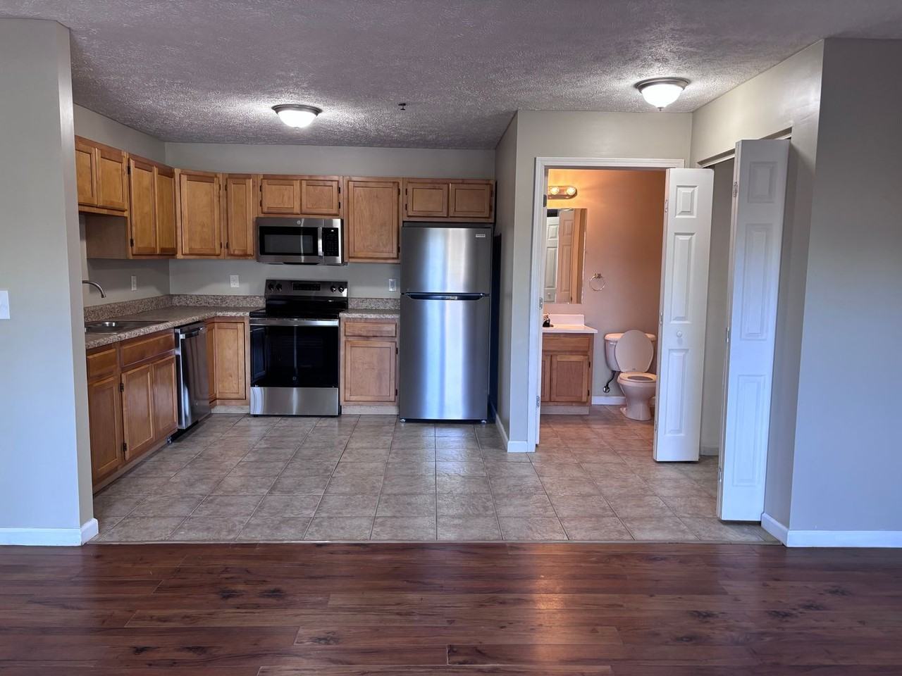 Lakepointe Apartment Homes - Photo 2 of 7
