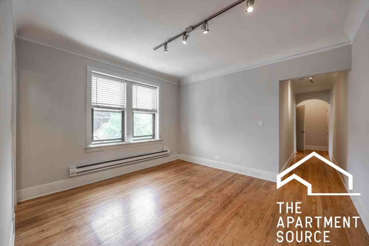 2323 N Rockwell St #D2 - Photo 3 of 23