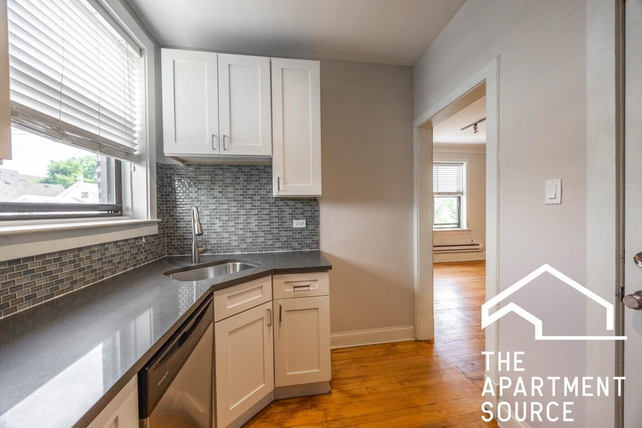 2323 N Rockwell St #GDND - Photo 2 of 23