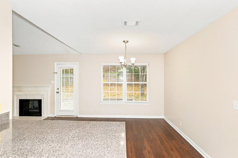 804 Winchester Close - Photo 6 of 17