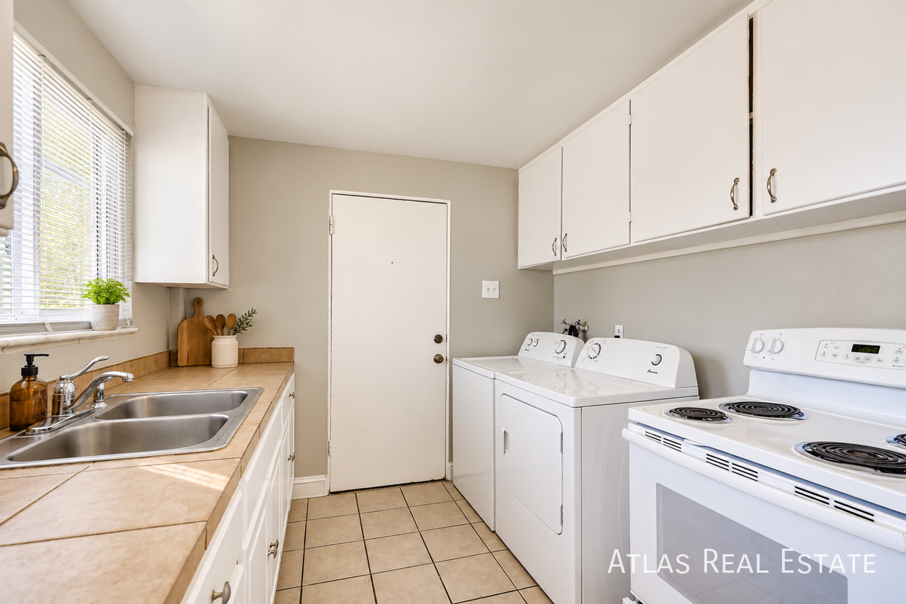 1383 Lansing St - Photo 5 of 16