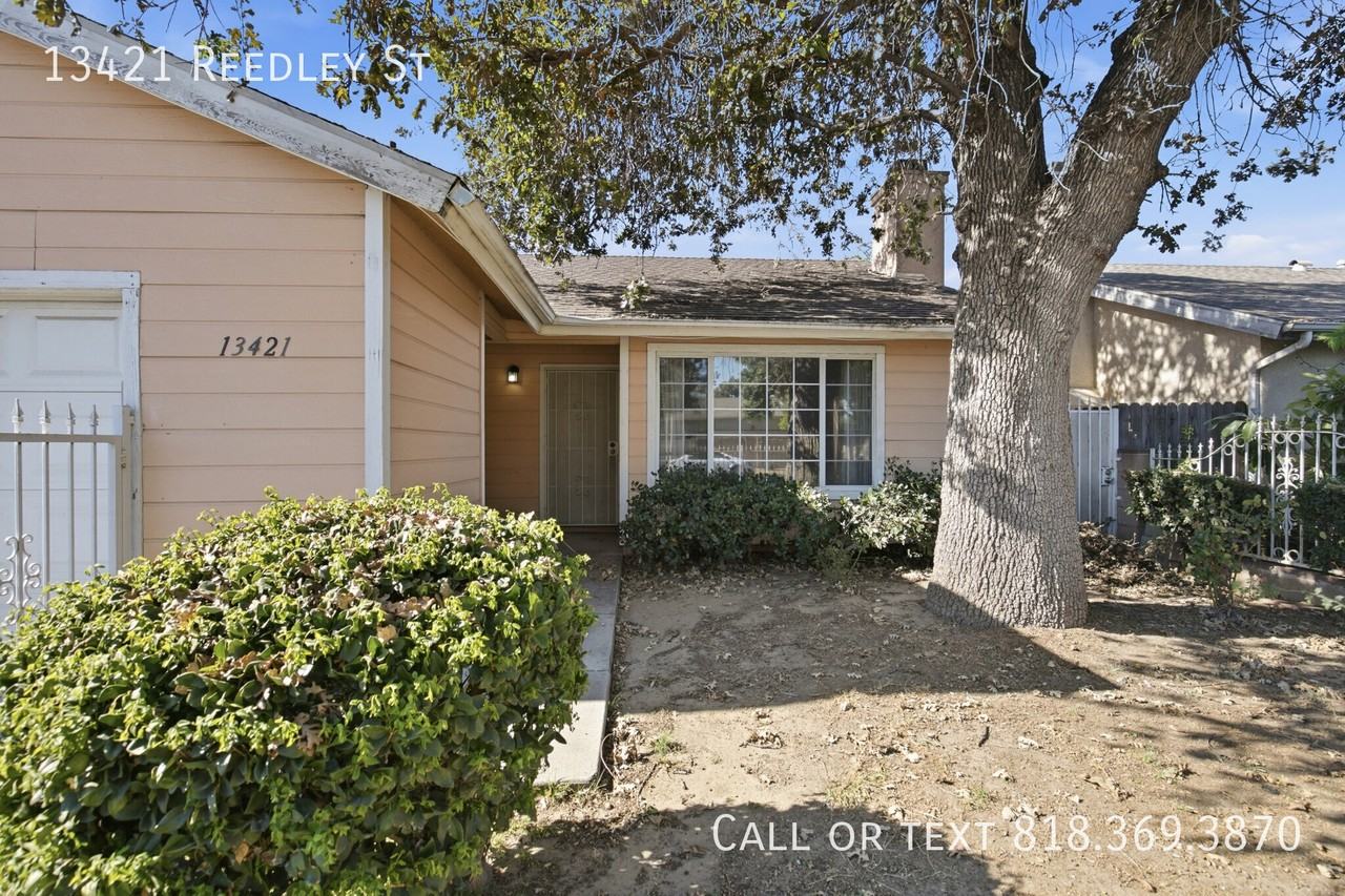 13421 Reedley St - Photo 2 of 28