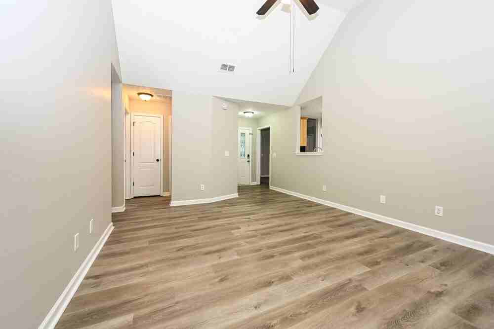 1901 Champlain Dr - Photo 5 of 17