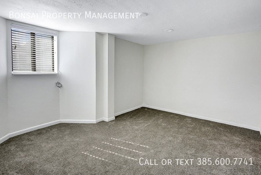 1430 S Denver St #B - Photo 3 of 10