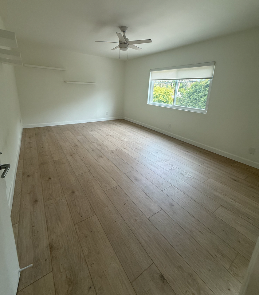 416 Rose Ave #10 - Photo 3 of 8