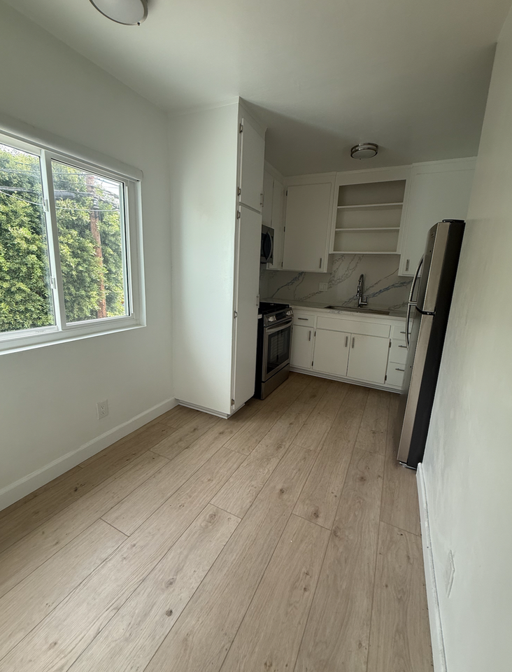416 Rose Ave #10 - Photo 5 of 8
