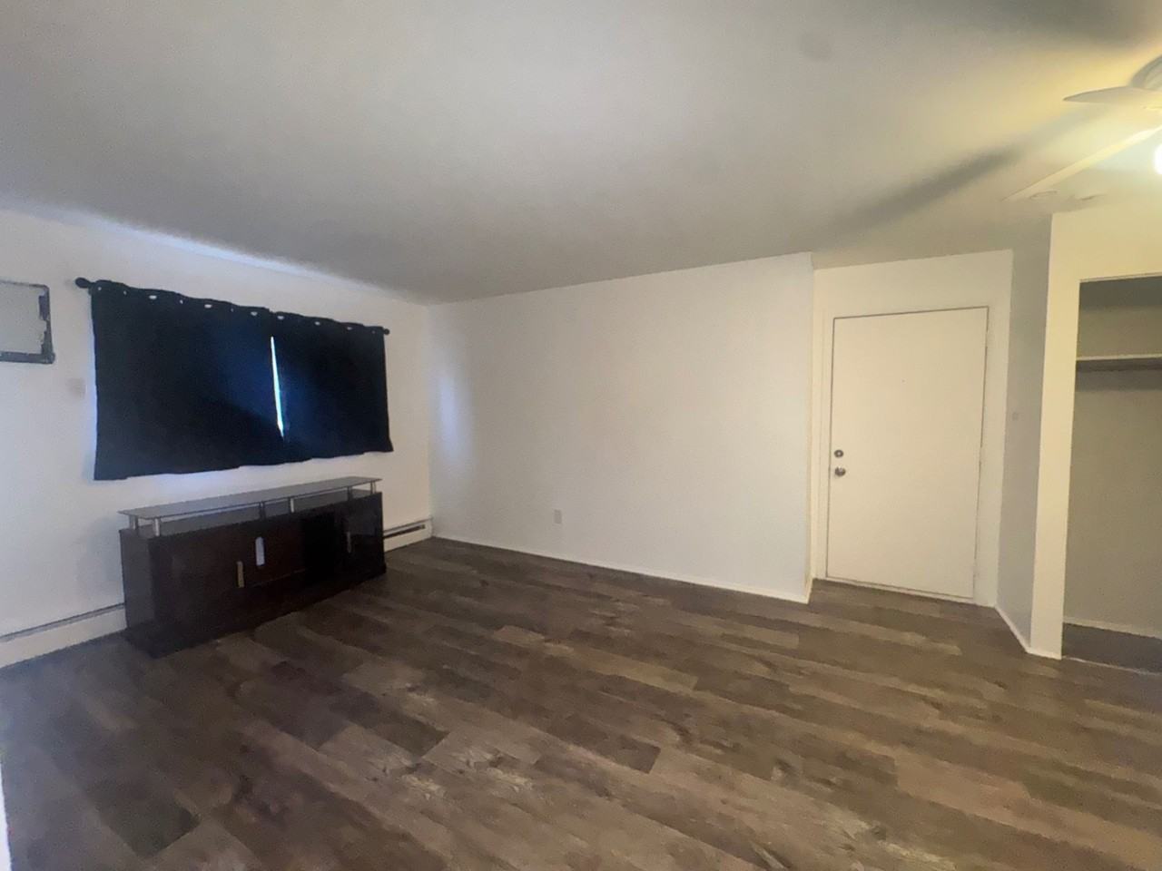 5058 Broadway Ave #1 - Photo 4 of 23