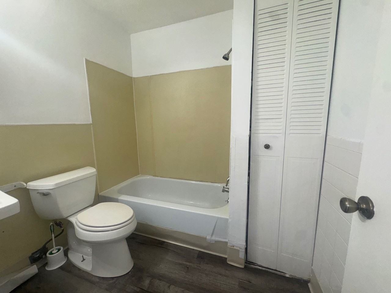 5058 Broadway Ave #1 - Photo 6 of 23