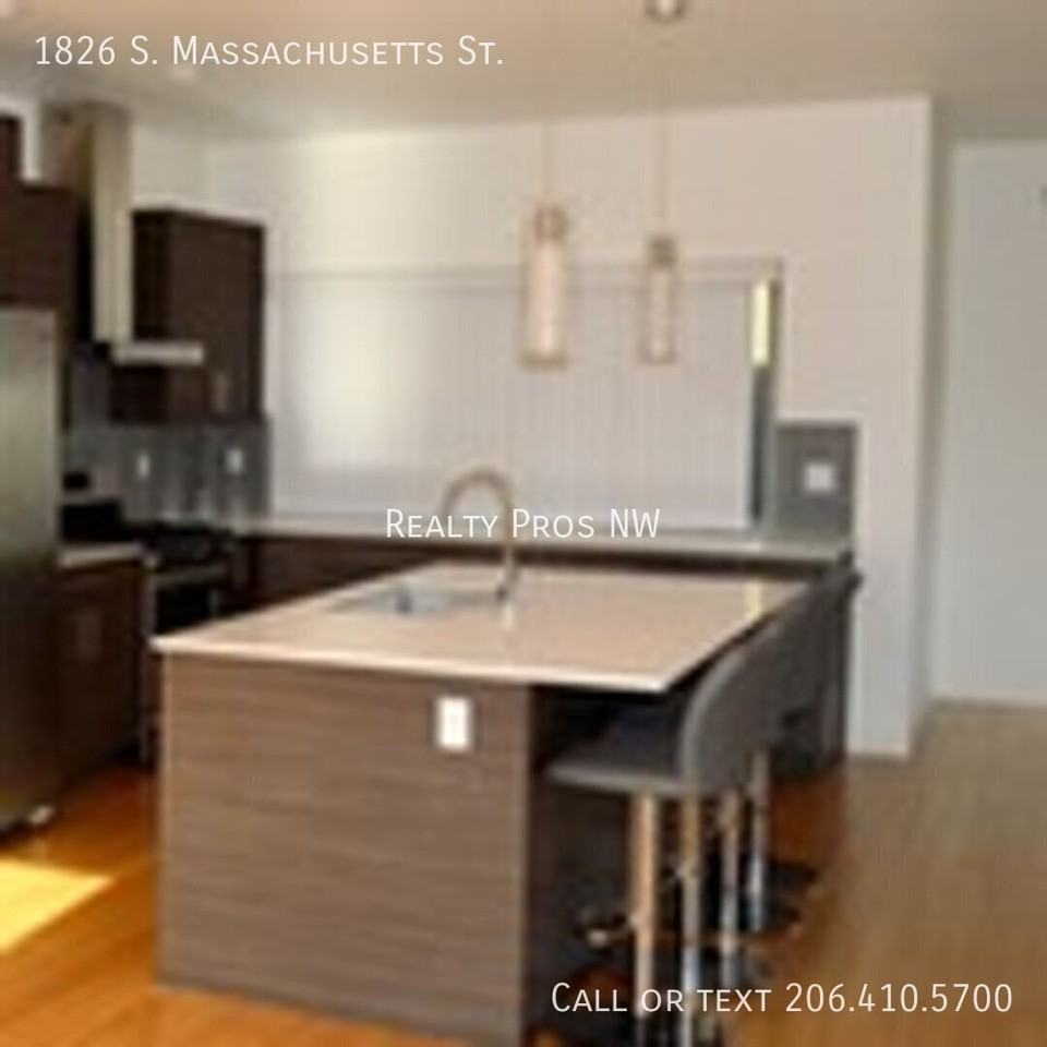 1826 S Massachusetts St - Photo 2 of 13