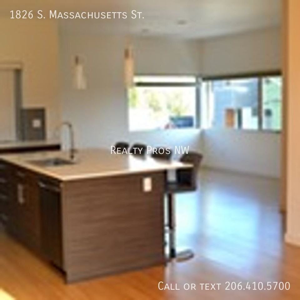 1826 S Massachusetts St - Photo 3 of 13