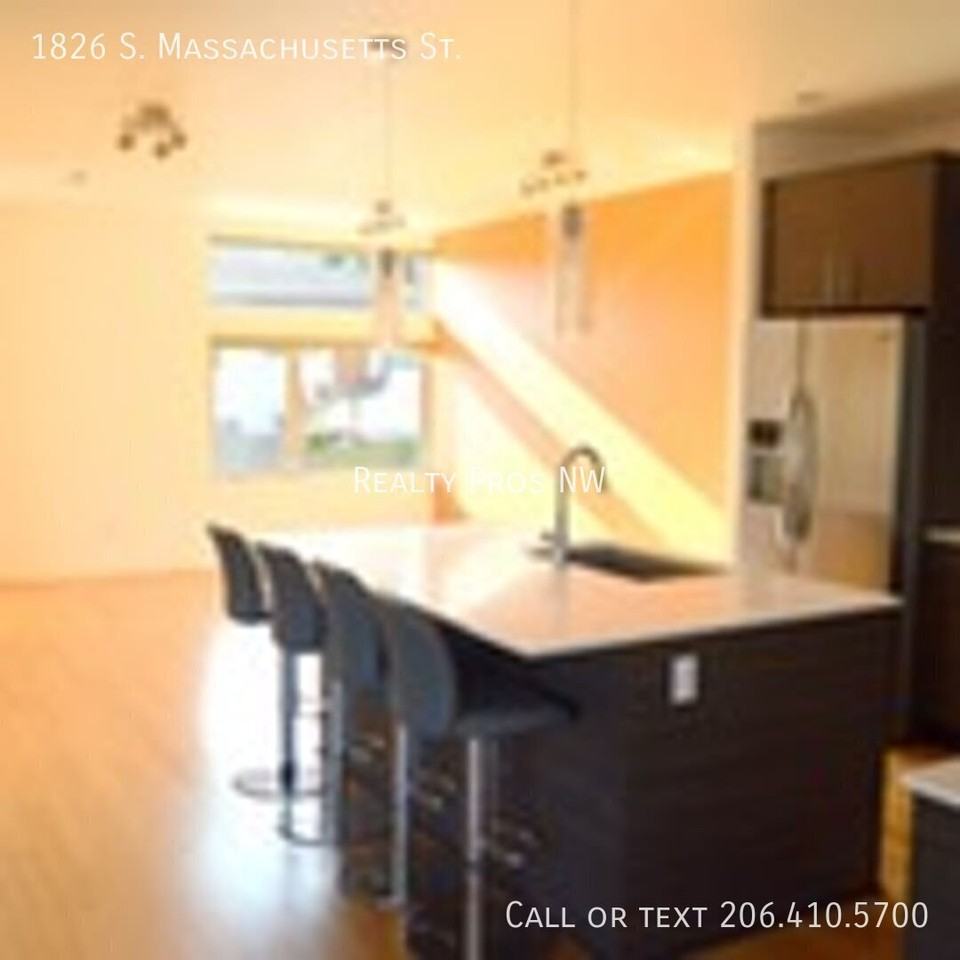 1826 S Massachusetts St - Photo 4 of 13