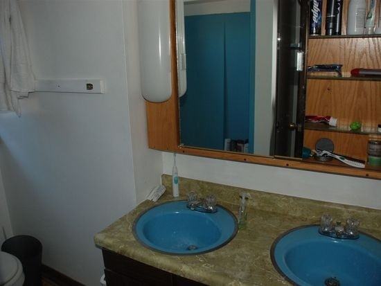 502 Elm St - Photo 3 of 20