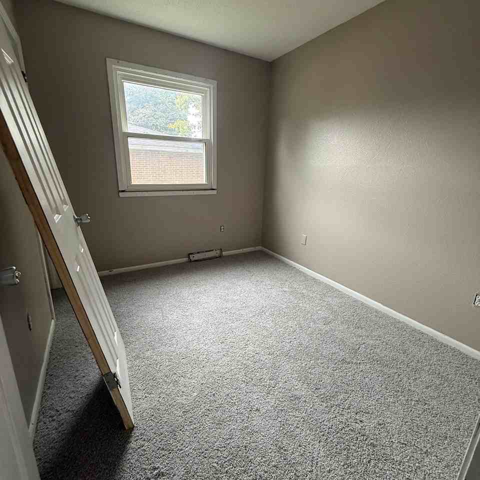 303 W 5th St #A - Photo 3 of 22