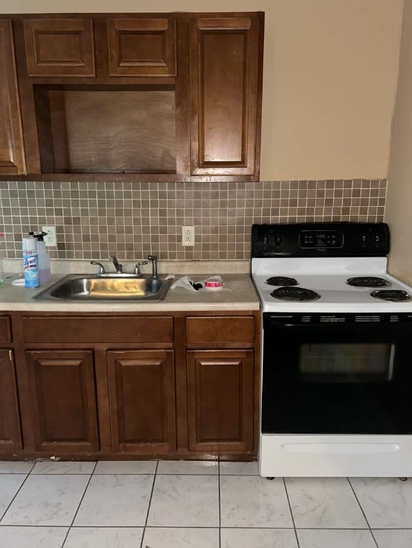727 W Rockland St #1 - Photo 3 of 12