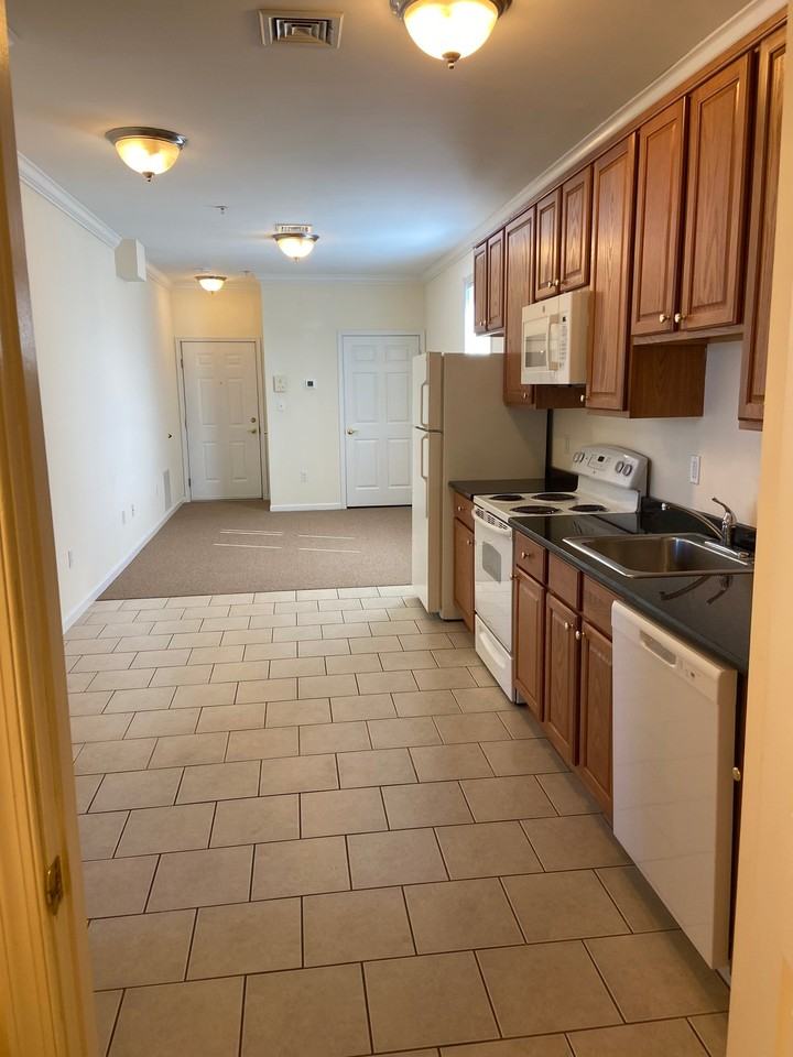 1010 6th St - Photo 2 of 11