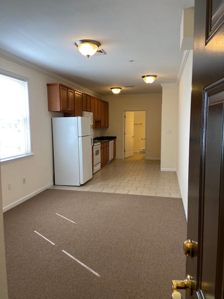 1010 6th St - Photo 3 of 11