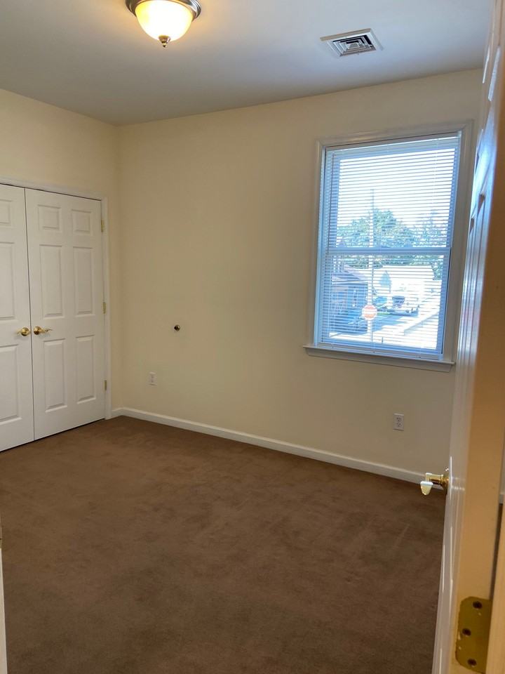 1010 6th St - Photo 5 of 11