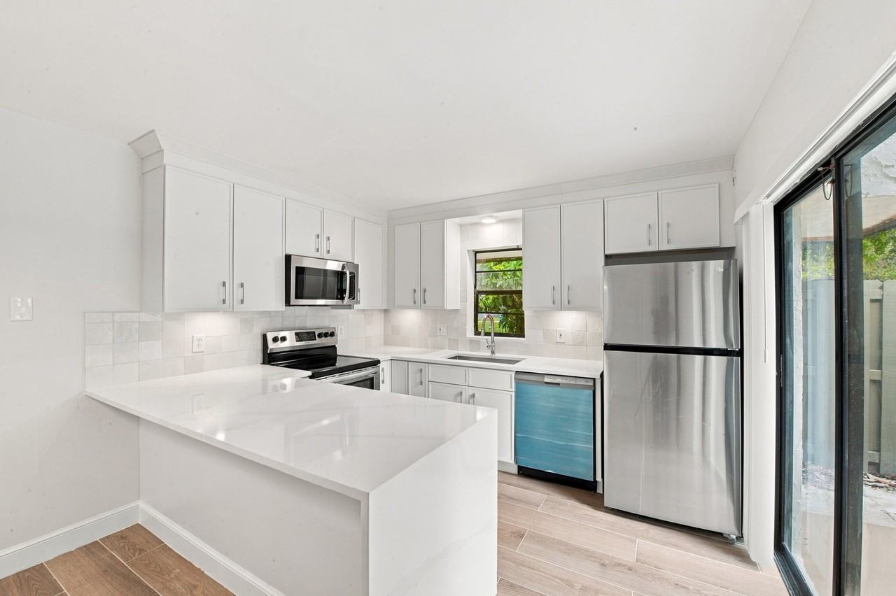 2695 Albatross Rd N - Photo 4 of 26
