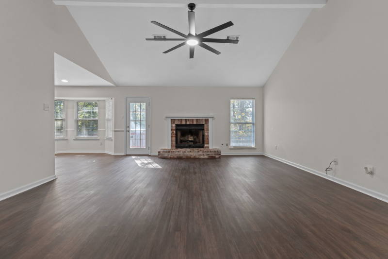 10905 Chestnut Dr - Photo 4 of 20