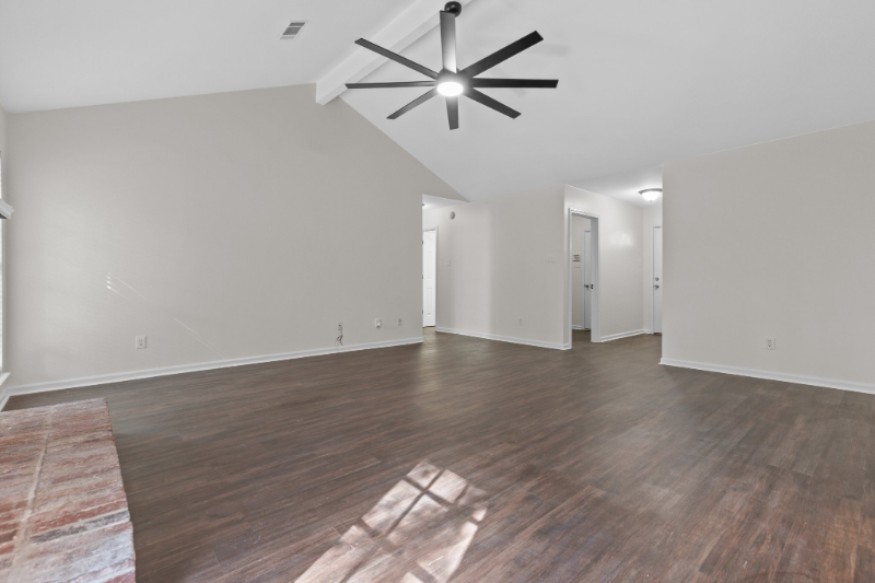 10905 Chestnut Dr - Photo 5 of 20