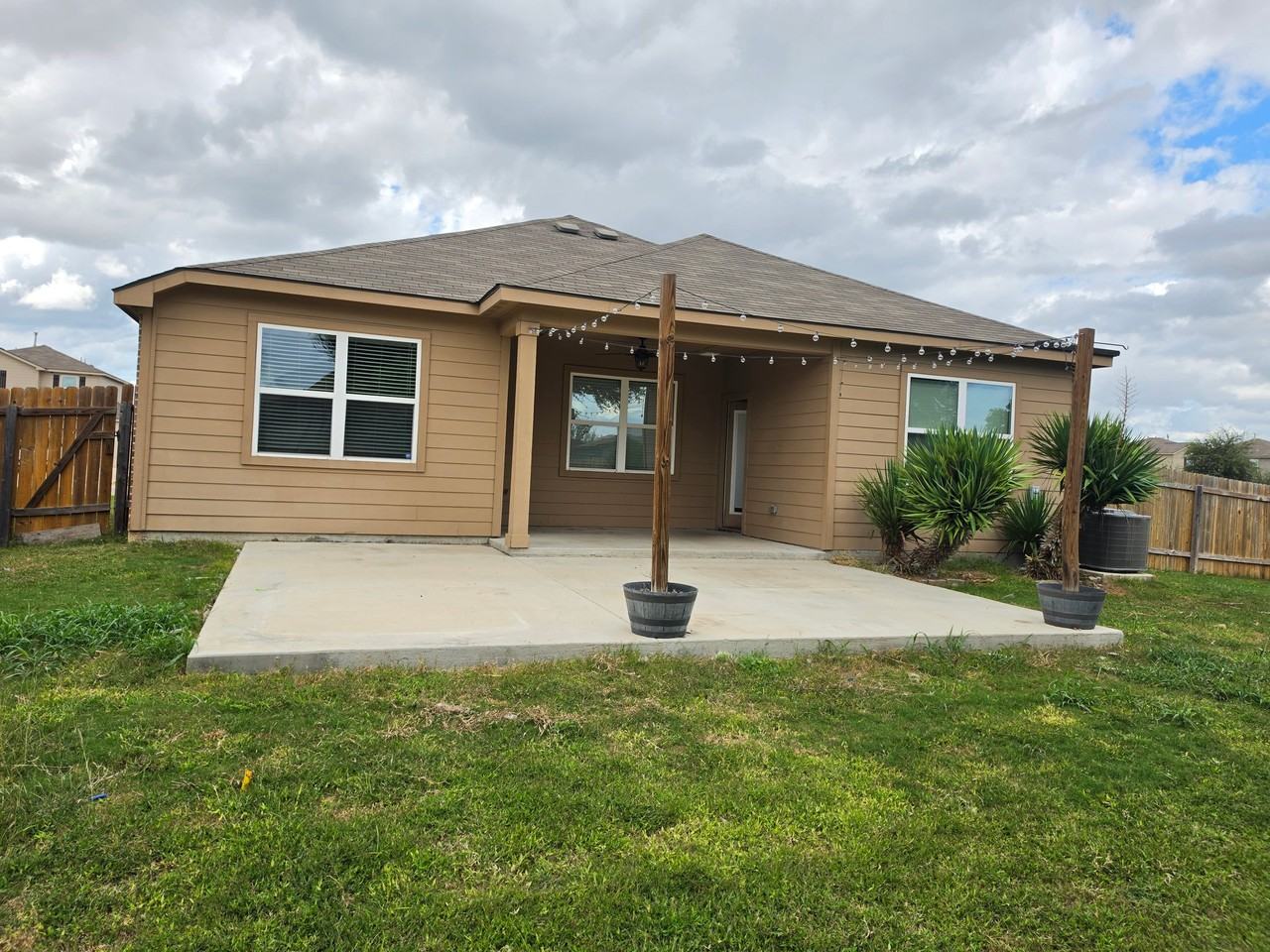 1663 Twin Estates Dr - Photo 2 of 9