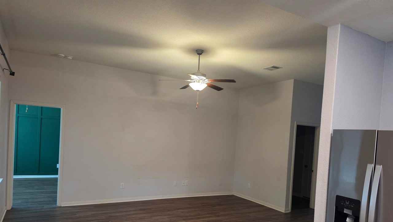 1663 Twin Estates Dr - Photo 3 of 9