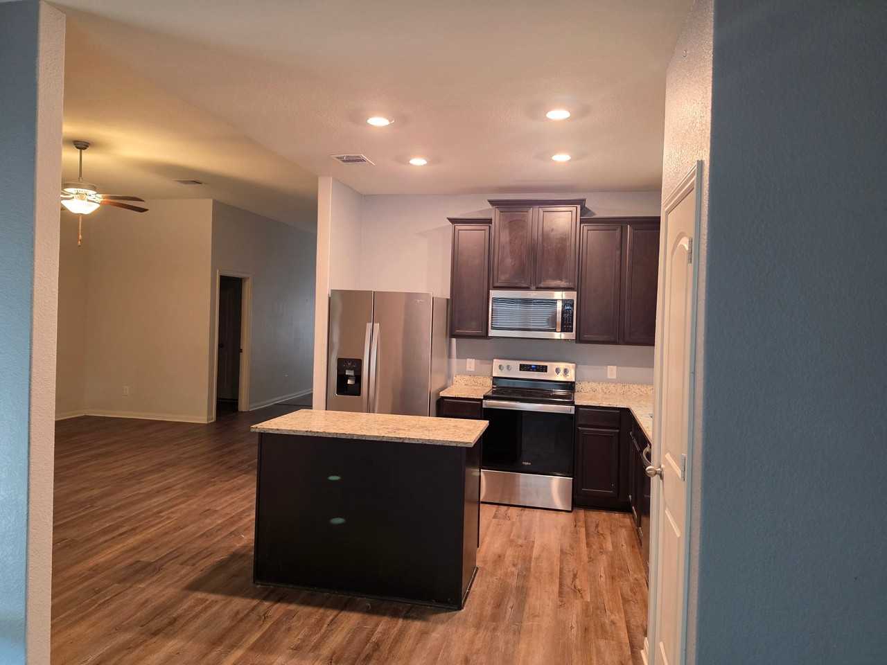 1663 Twin Estates Dr - Photo 4 of 9