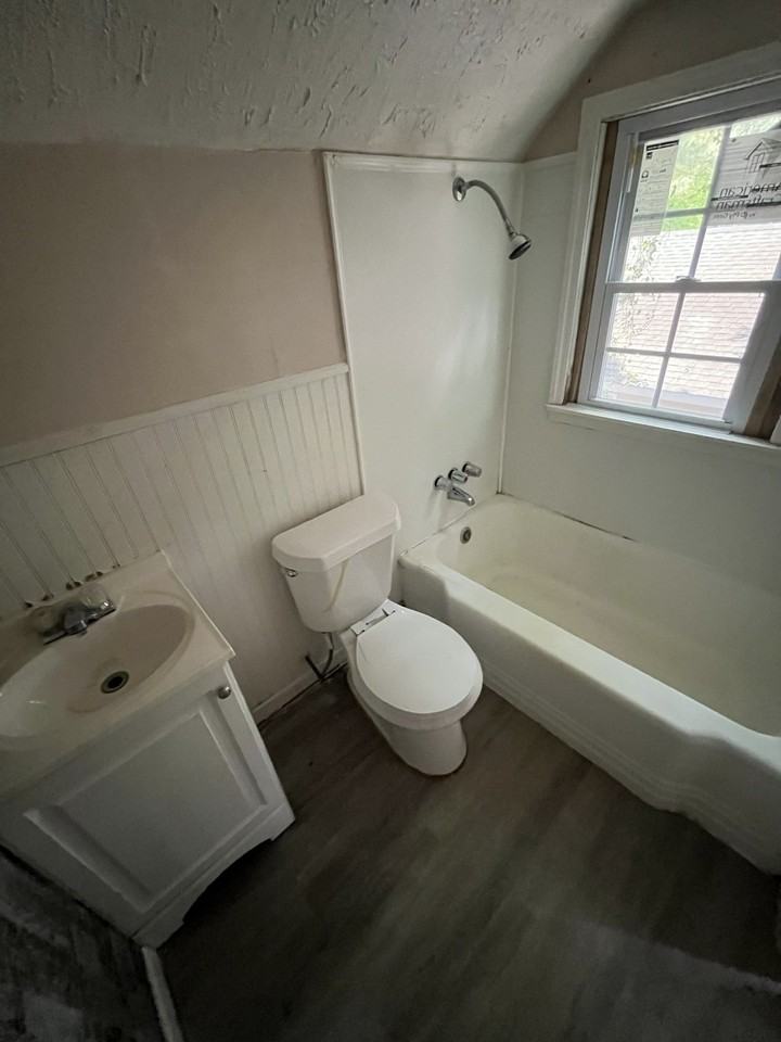 5012 Higgins St #B - Photo 3 of 5