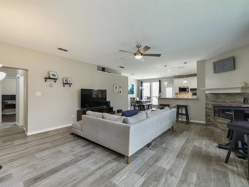 6432 Downeast Dr - Photo 4 of 20