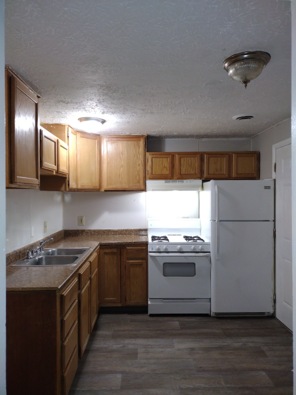 1085 Catskill Dr - Photo 2 of 8