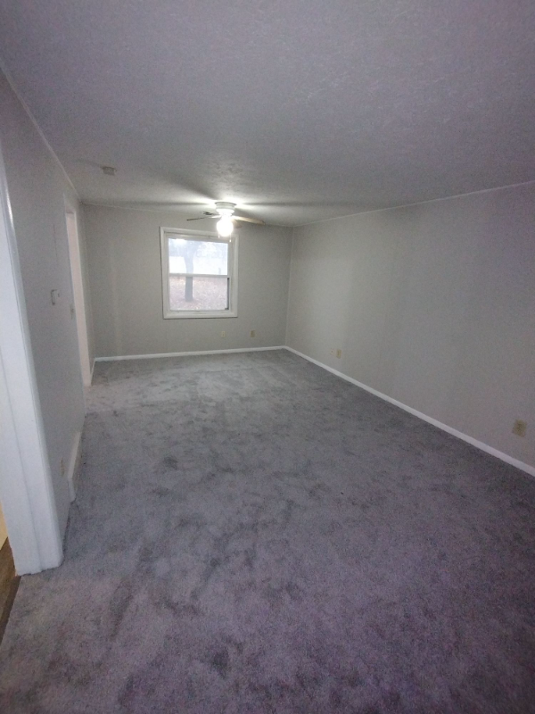 1085 Catskill Dr - Photo 4 of 8