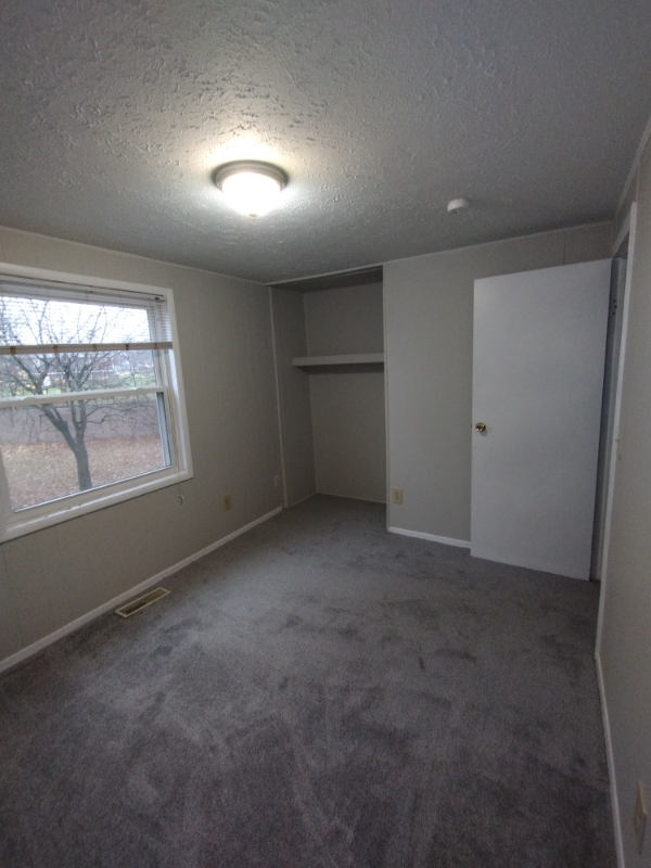 1085 Catskill Dr - Photo 6 of 8